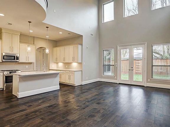 4th image of 4853 Benning Dr