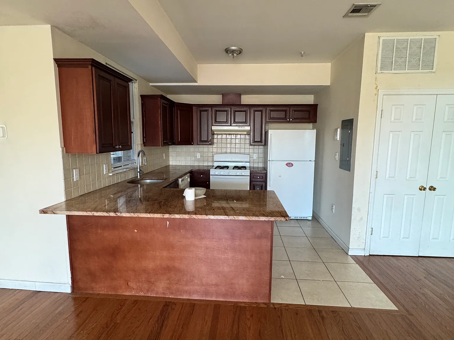 2 bed, 2.5 bath, $2,700 — Photo 3