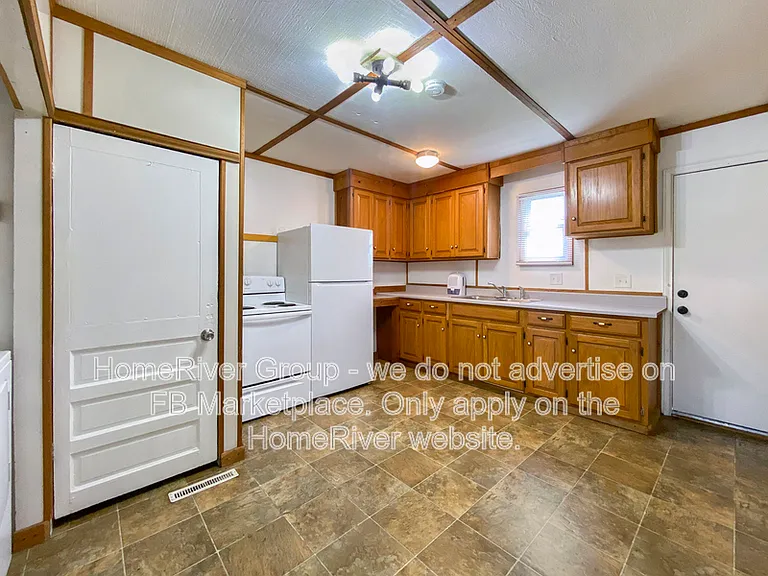 2304 Walnut St — Photo 5