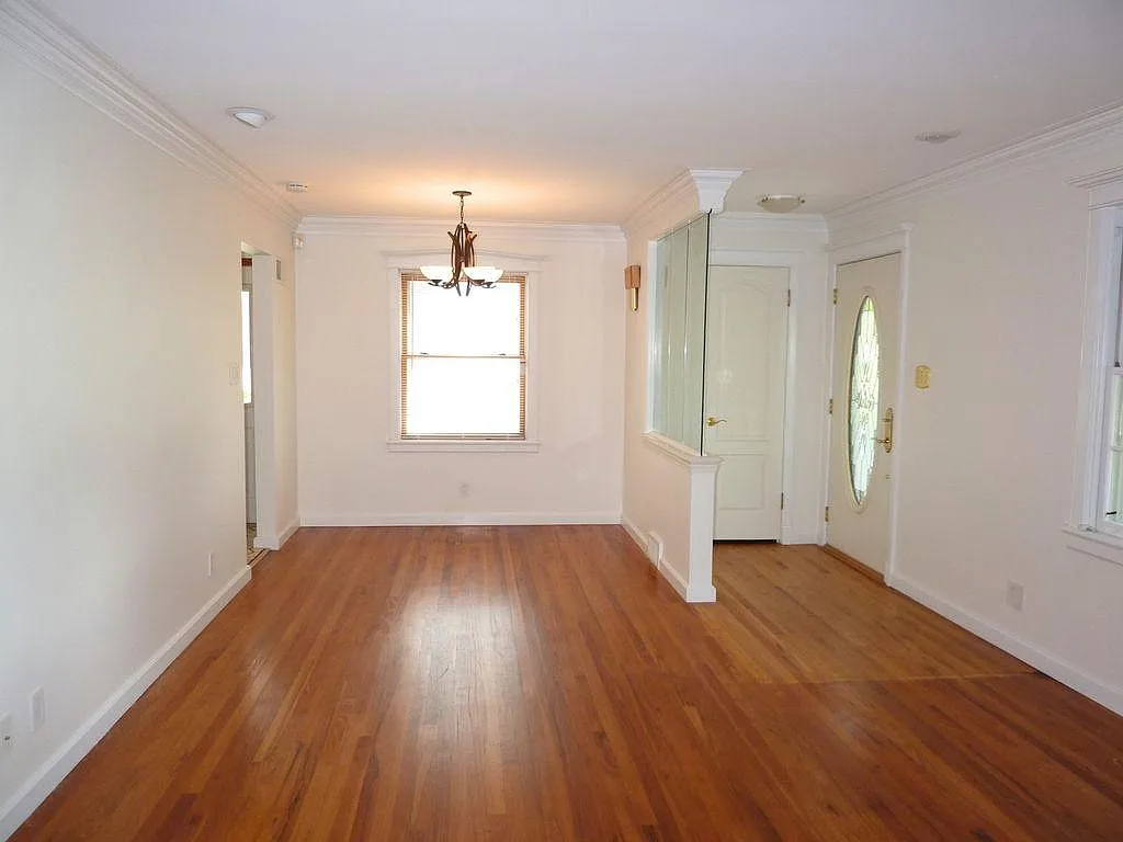 426 S Loomis St photo 1
