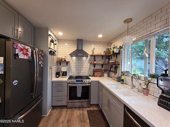 5th image of 3513 N Grandview Dr