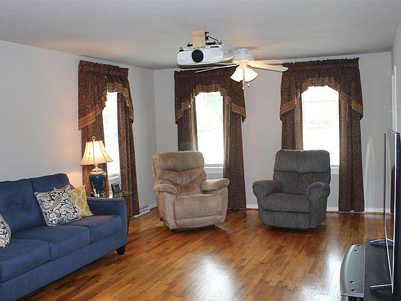 3rd image of 1520 Kirkwood Dr