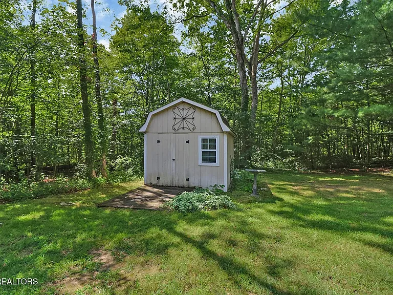 144 Pomeroy Dr — Photo 23