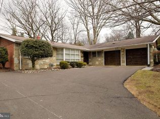 406 Bluebird Ln, Dresher, PA 19025