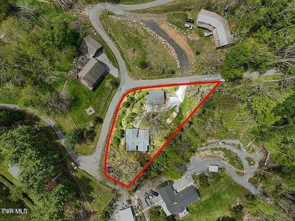 3rd image of 190 Roanwood Rd