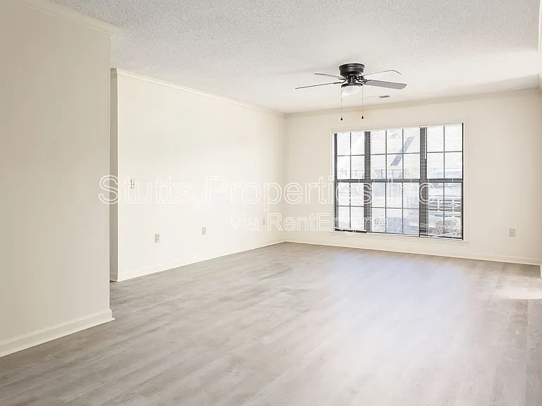 Creekside Apartments — Photo 60