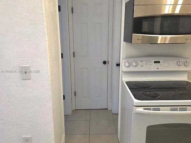 34 SW 6th Ave #4 — Photo 11