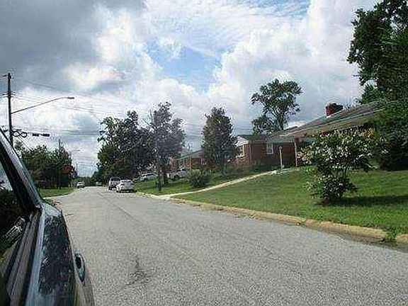 5th image of 7903 Eton Ln