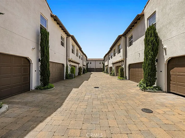 596 S Casita St — Photo 17
