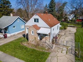8449 Central Ave, Center Line, MI 48015