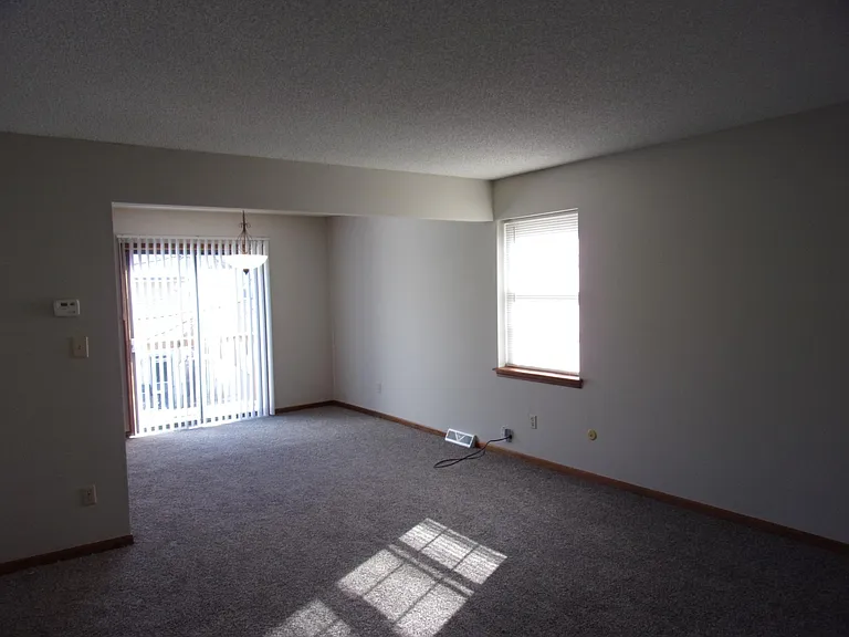 9207 Wornall Rd — Photo 7
