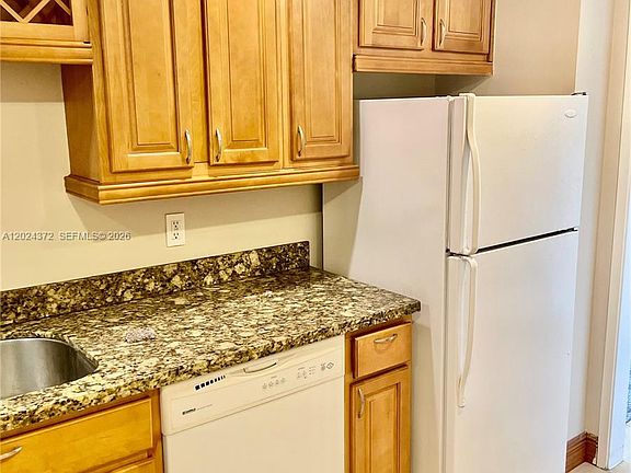5th image of 400 Kings Point Dr APT 829