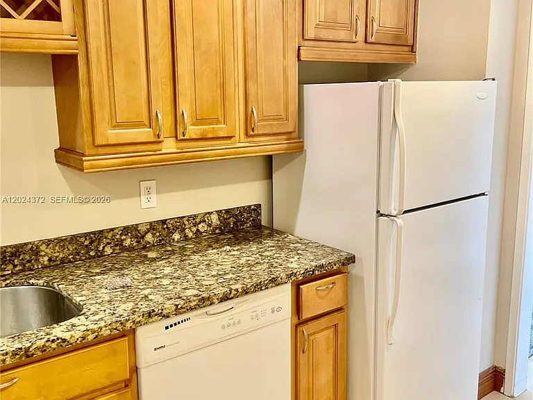 400 Kings Point Dr #829 — Photo 5