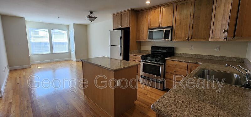 1st image of 4526 Irving St #1