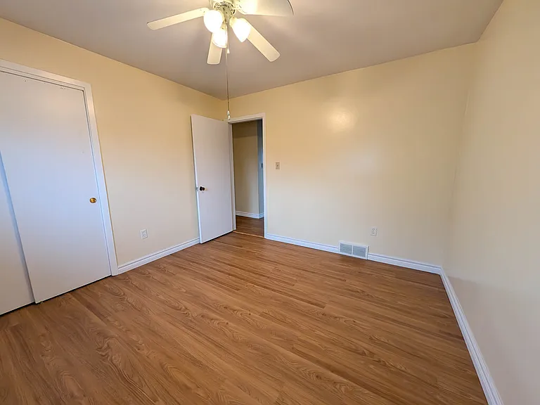 127 Westwood Cres #1 — Photo 18