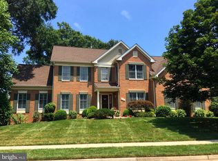 2927 Oak Shadow Dr, Herndon, VA 20171