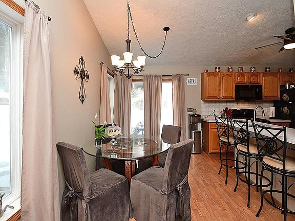 5th image of 3226 Merrick Pl