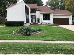 1712 NW 100th Pl, Clive, IA 50325