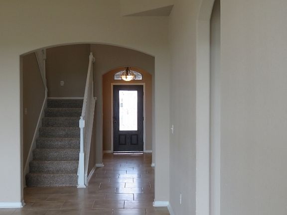 3rd image of 1025 Santa Catalina St