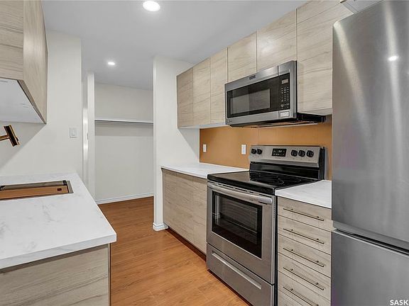 2nd image of 4230 Degeer St #212