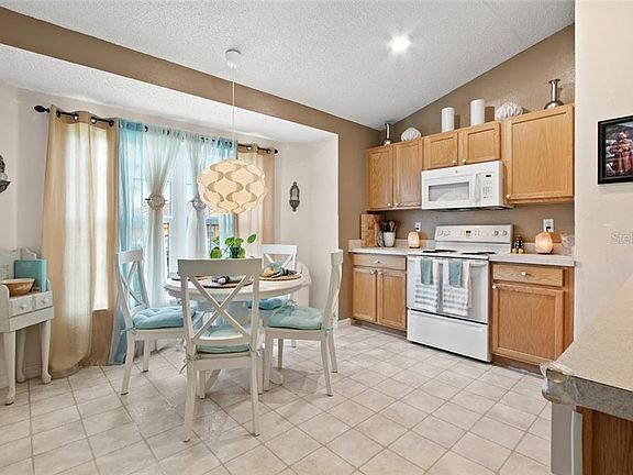 5th image of 1641 Stanley Ave