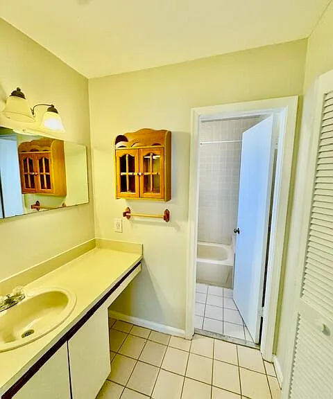 2810 NW 8th Ct — Photo 13