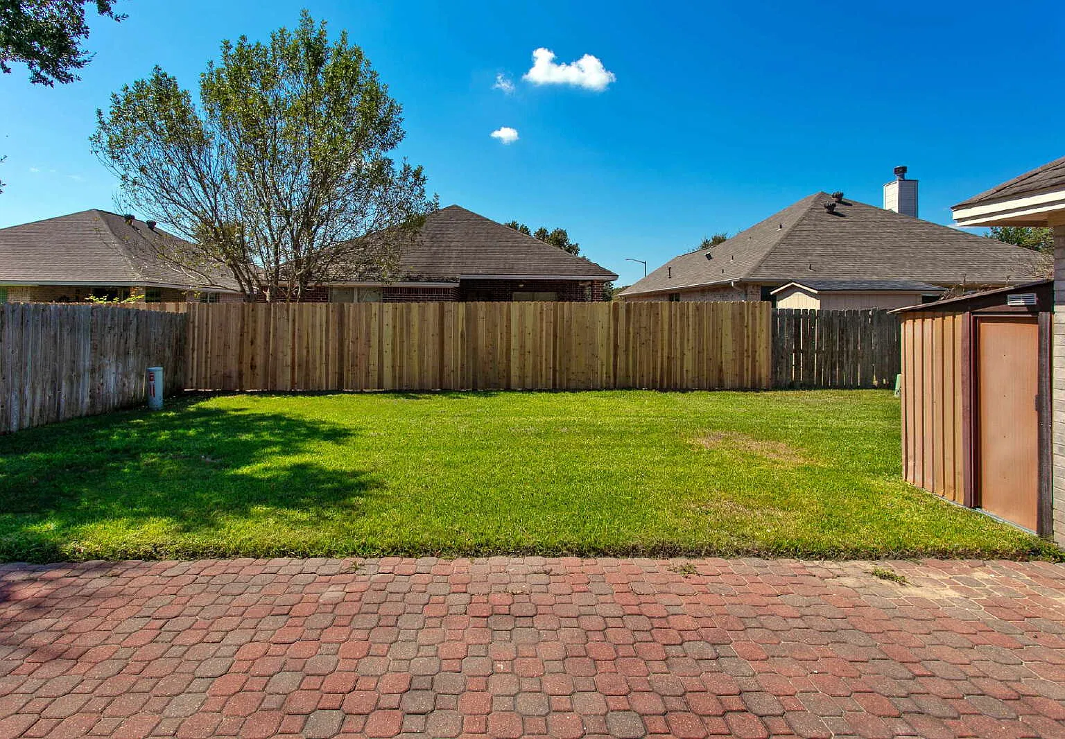 3 bed, 2.0 bath, 1623 sqft, $1,975 — Photo 3