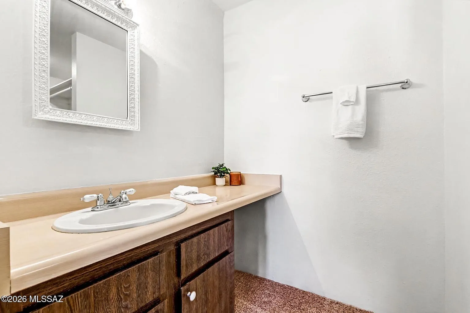 2 bed, 912 sqft, $1,600 — Photo 1