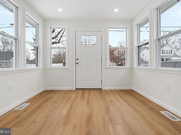 4th image of 119 Hemlock Ave