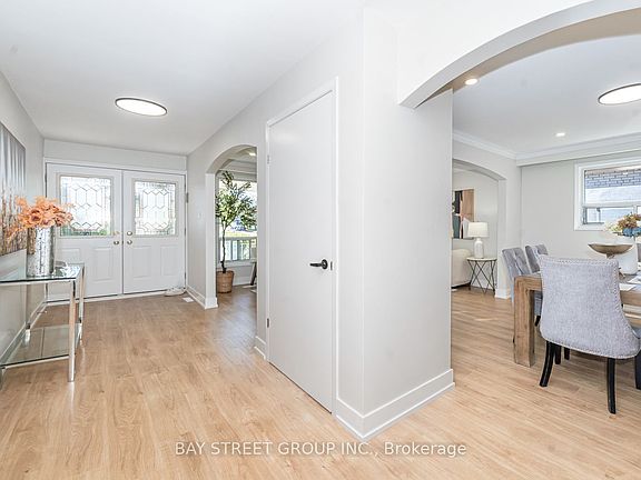 5th image of 42 Faye Dr