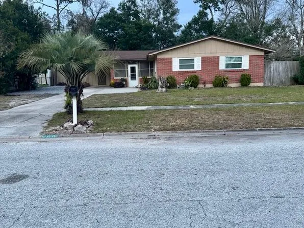 560 Coppitt Dr E, Orange Park, FL 32073