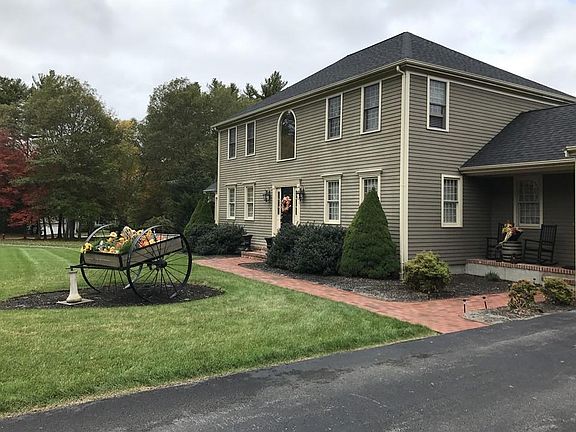 3rd image of 9 Herring Brook Ln