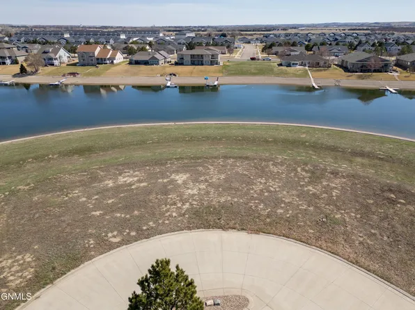 3801 Poseidon Loop, Bismarck, ND 58504