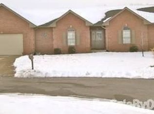 911 Carriage Ct, Belleville, IL 62223