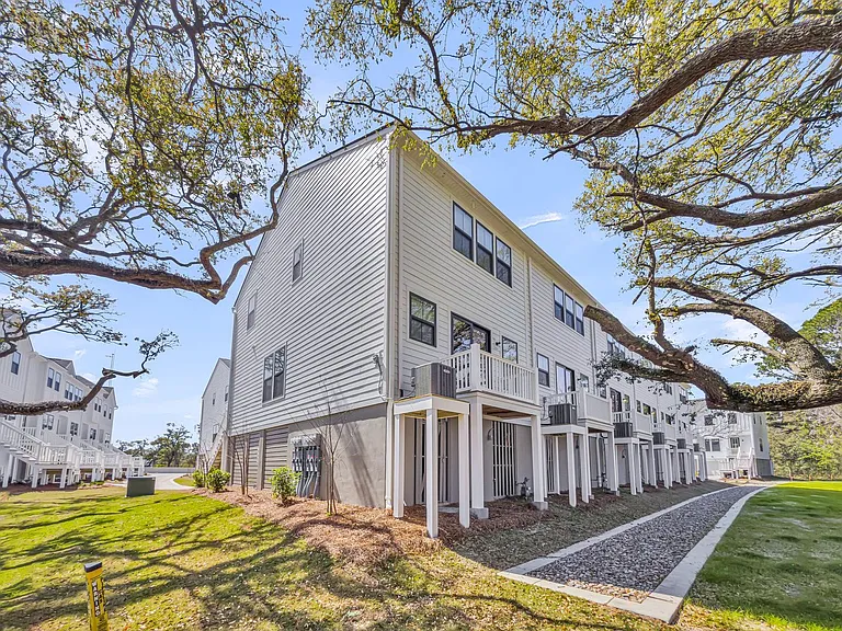 Tides at Park Circle — Photo 85