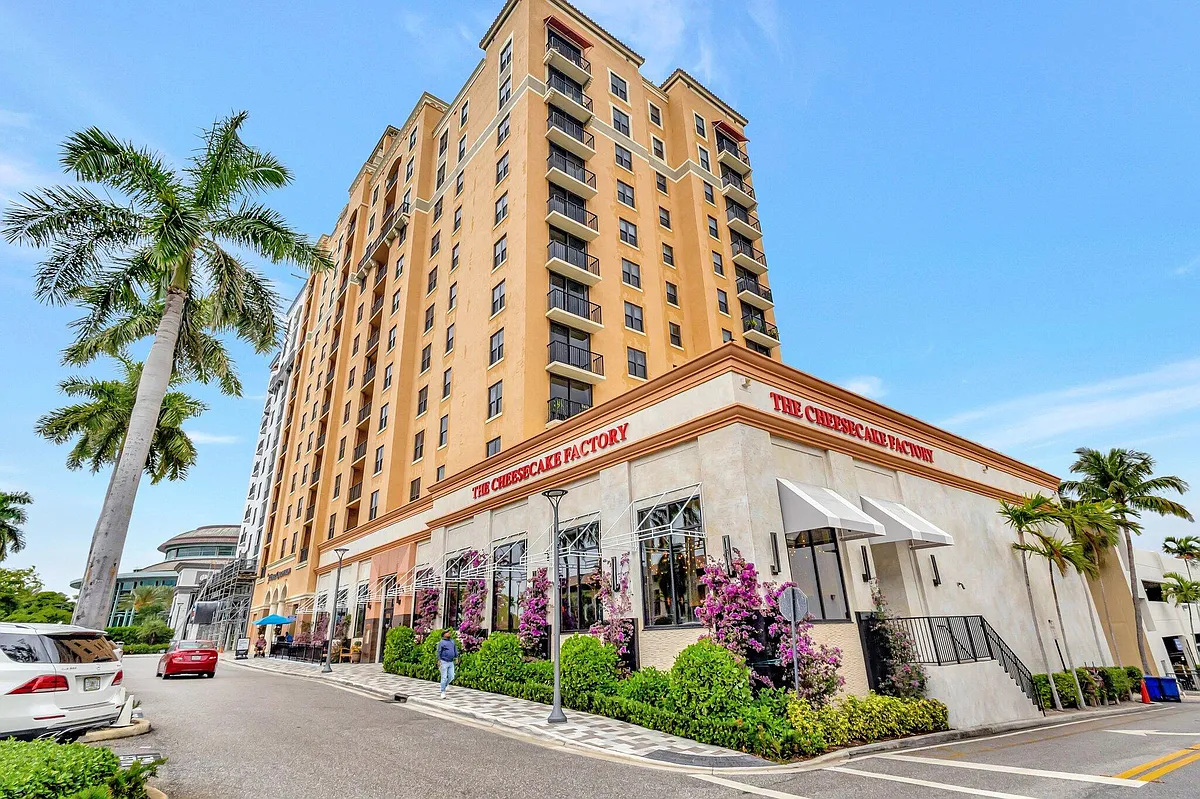 Photo 2 of 50 - 651 Okeechobee Blvd #809 - West Palm Beach, FL Building Photo - 651 Okeechobee Blvd #809