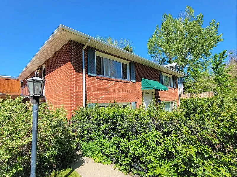 2 bed, 1.0 bath, 882 sqft, $1,150 — Photo 2