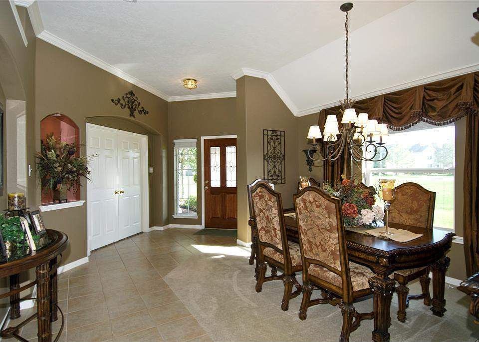 2nd image of 2842 Falcon Knoll Ln