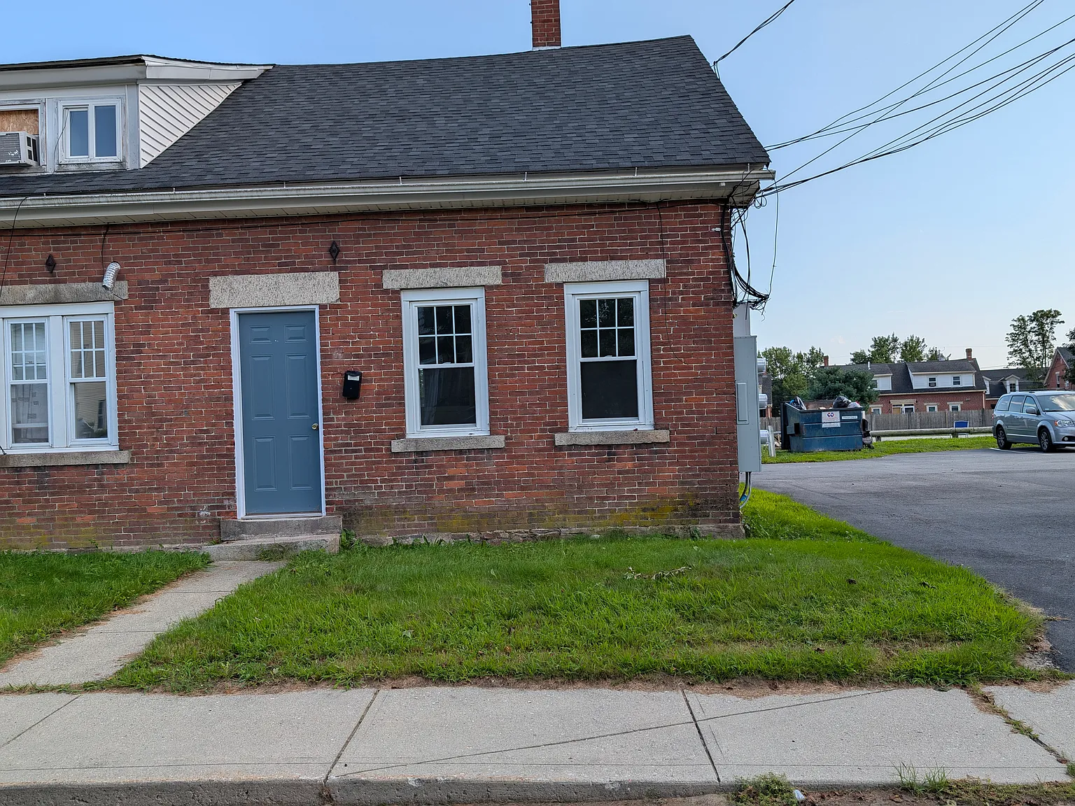 3 bed, 1000 sqft, $1,650 — Photo 2