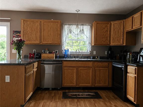 4th image of 683 Fairview Rd