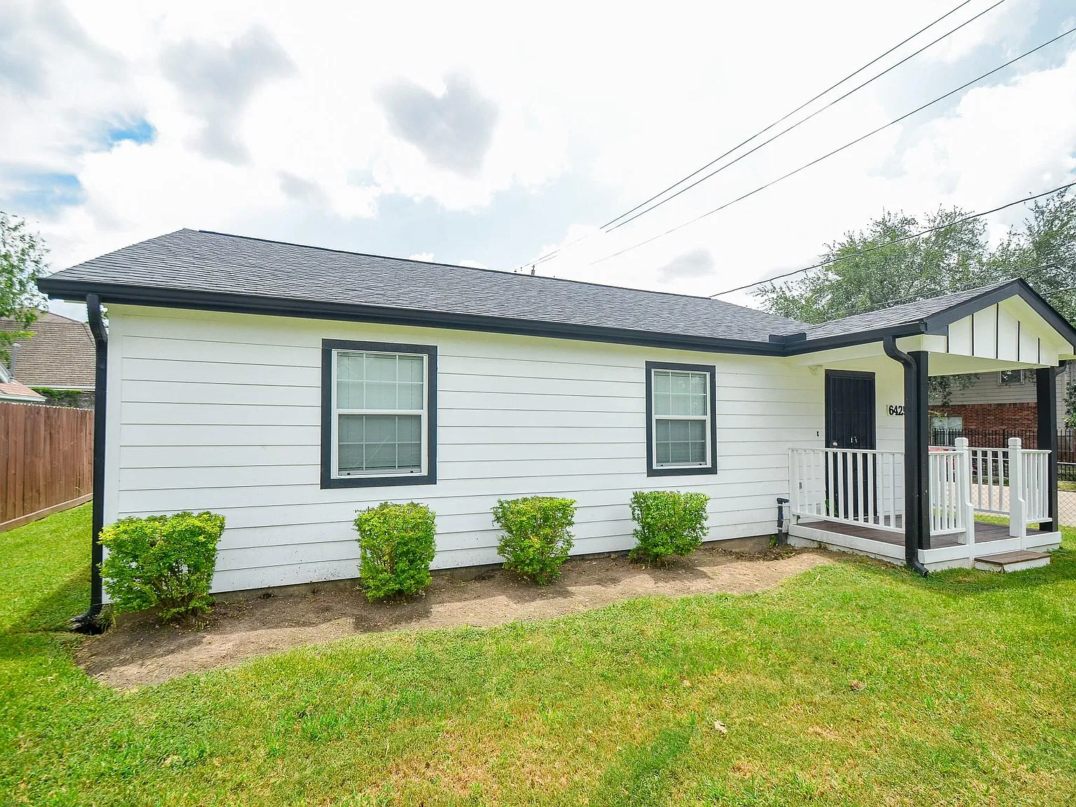 3 bed, 1.0 bath, 1152 sqft, $1,550 — Photo 1