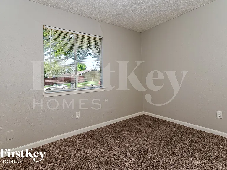 1418 Eagle Pass Dr — Photo 12