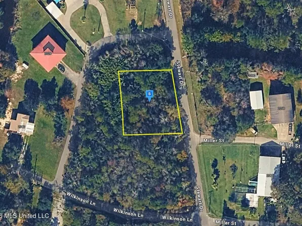 11093 Stewart Dr, Bay Saint Louis, MS 39520