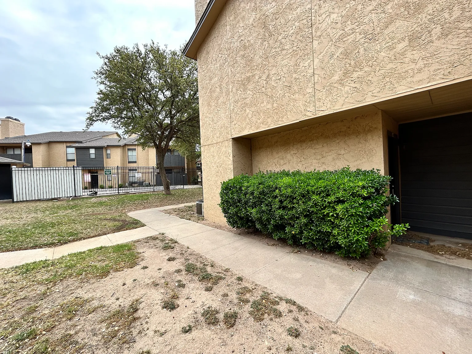 2 bed, 1.5 bath, 1069 sqft, $1,150 — Photo 2