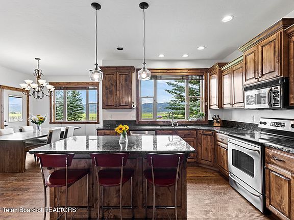 4th image of 8180 Cutthroat Ln