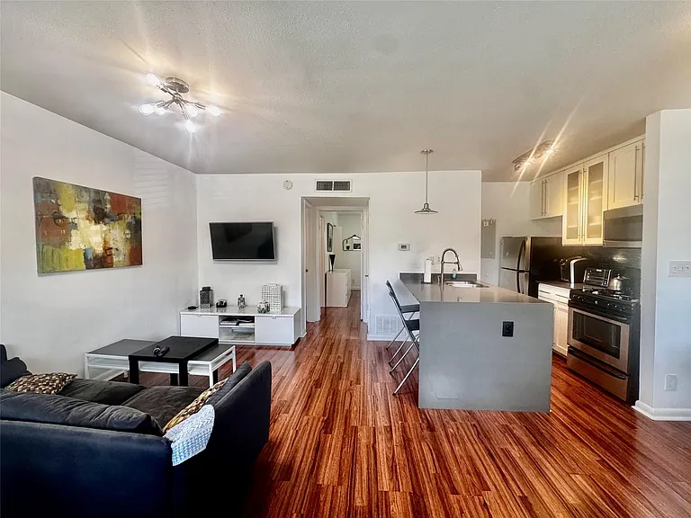 1202 Newning Ave #307 — Photo 2