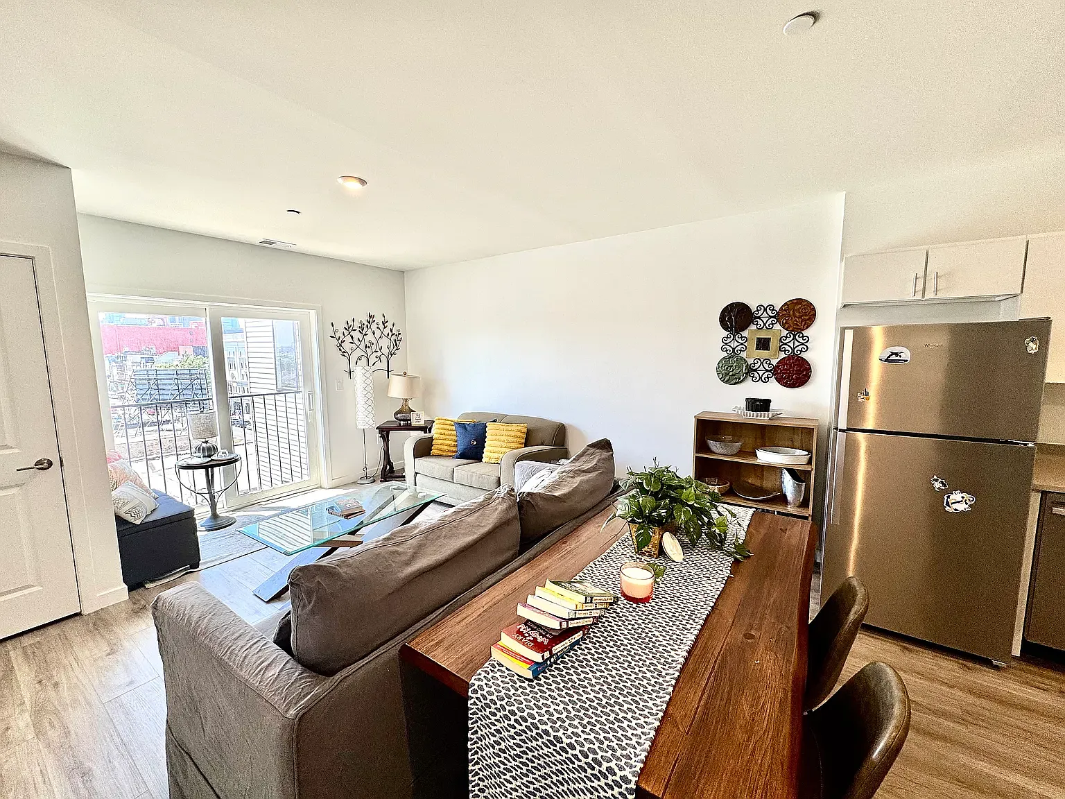 1 bed, 900 sqft, $1,938 — Photo 2