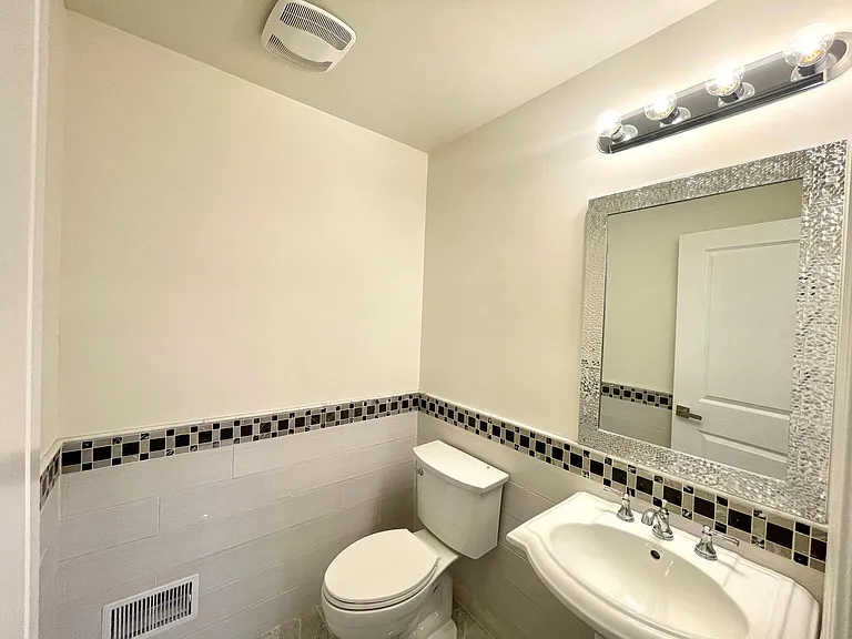 9 Poplar Dr #A — Photo 16