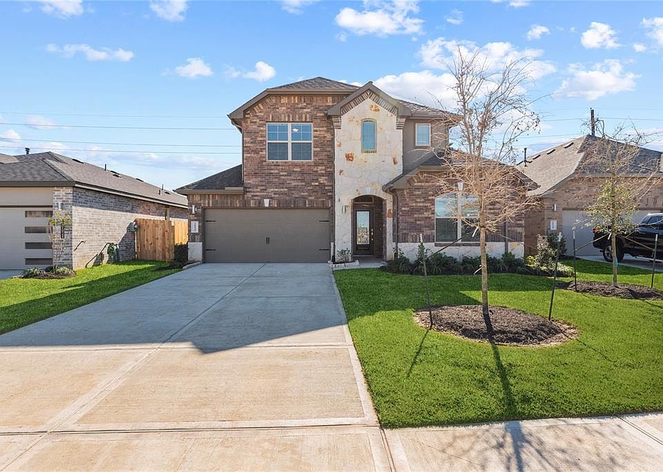 1st image of 28635 Hannahs Harbor Ln
