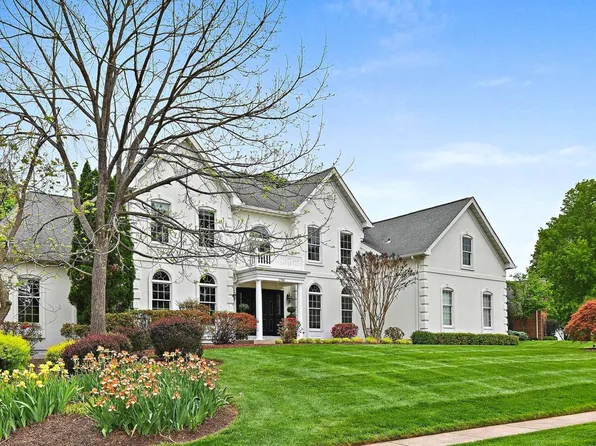 1706 Broadfield Ln, Vienna, VA 22182